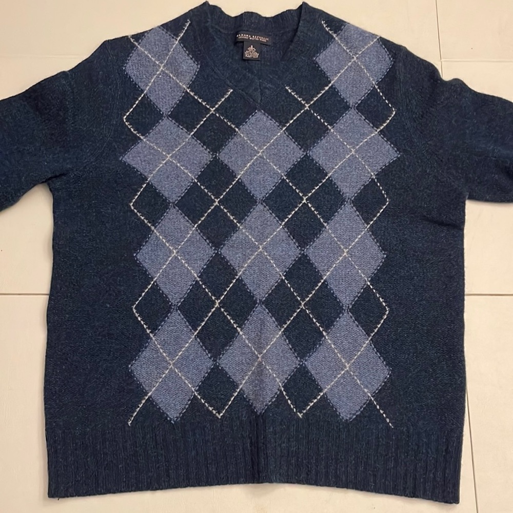 Vintage Banana Republic argyle v-neck sweater.